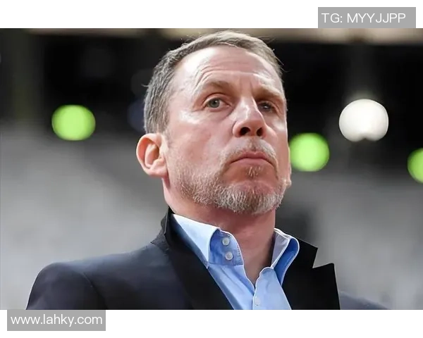 老派教练告别足坛拒绝金元足球与VAR热潮坚持自费陪球员游览 老派教练告别足坛拒绝金元足球与VAR热潮坚持自费陪球员游览